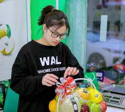 Bán mận khủng long Mỹ