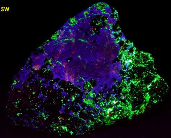 fluorescent HARDYSTONITE, CLINOHEDRITE, FLUORAPATITE, Willemite, Franklinite, Calcite, Diopside Schefferite, Andradite, Franklin Mine, Franklin, Franklin Mining District, Sussex County, New Jersey, USA