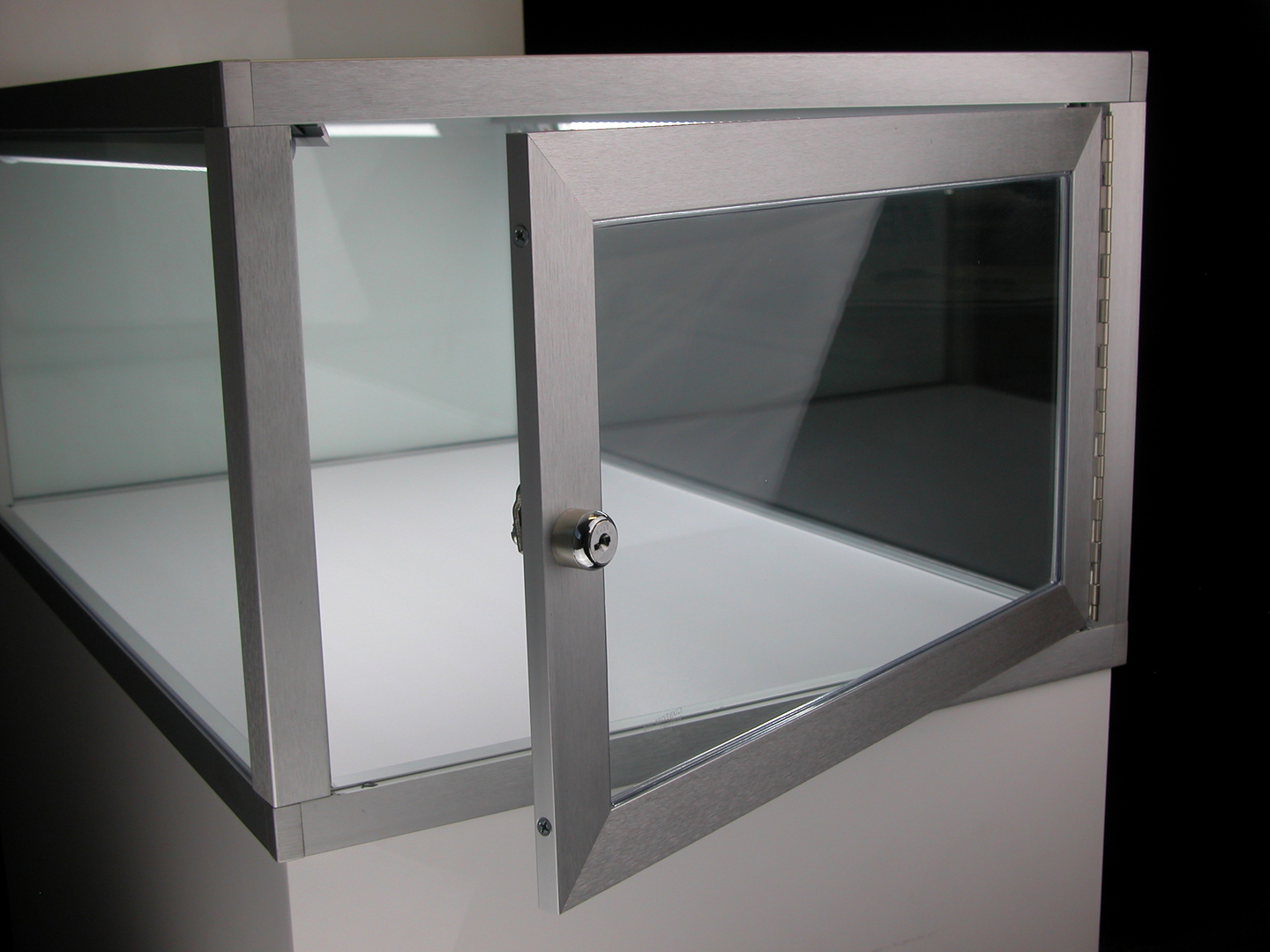 Source Taky-318 Cabinet Display Case Showcase Double Sliding Glass