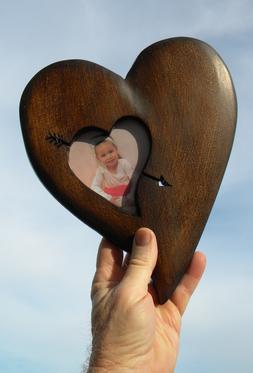 DIY Wood Heart Picture Frame Valentines Day craft project. FREE step by step instructions. www.DIYeasycrafts.com
