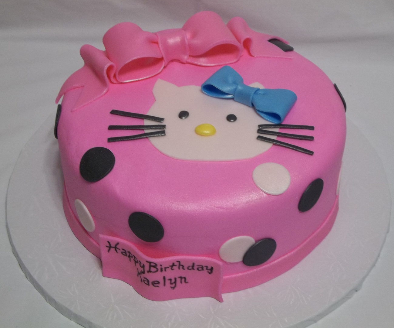 Custom Made Cakes And Cookies In West Girls Cakes 4 Doc Mcstuffins Dora Dr Seuss Hello Kitty Peppa The Pig Strawberry Shortcake Smurf House Wizard Of Oz