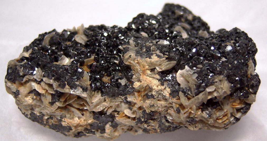 SPHALERITE MARMATITE, SIDERITE - classic locality - Eagle Mine (New Jersey Zinc Eagle Mine; Gilman Mine; Wilkesbarre shaft; Newhouse tunnel; Little Chief Mine; Iron Mask Mine; Belden Mine; Black Iron Mine), Gilman, Gilman District (Battle Mountain District; Red Cliff District), Eagle County, Colorado, USA