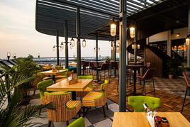 Best Family Activity In Kolkata Dine on Floaing Restaurant