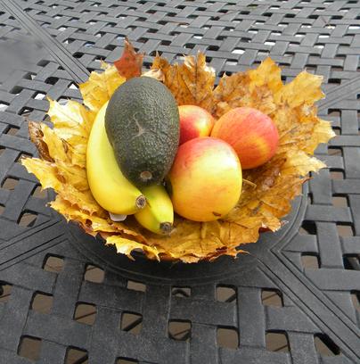 Easy DIY Mod Podge leaf basket. www.DIYeasycrafts.com