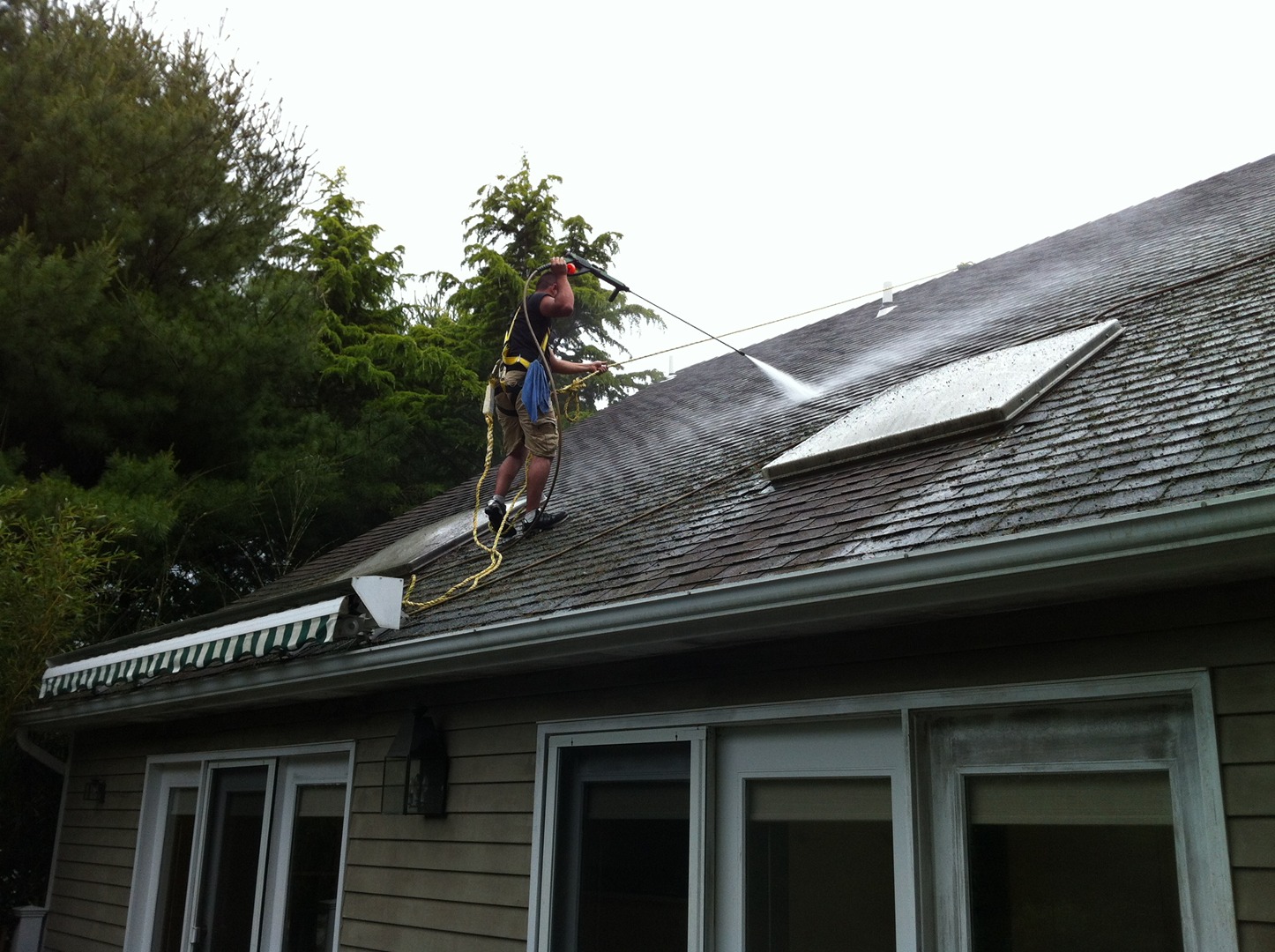 Roof Cleaning Services in West Lake Hills TX