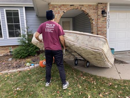 mattress disposal mattress removal mattress pick up Omaha Nebraska junk hauling service