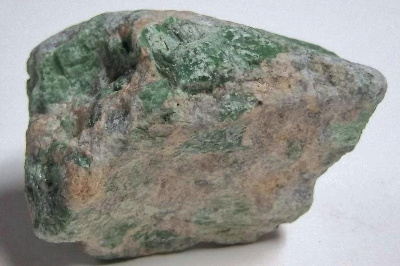 Chromian Diopside, Grossular Garnet, Calcite, Pyrite - Hunting Hill quarry (Rockville Crushed Stone Quarry; Travilah Quarry; Rockville Quarry; Bardon Stone Quarry; Aggregate Industries Quarry), Rockville, Montgomery County, Maryland, USA