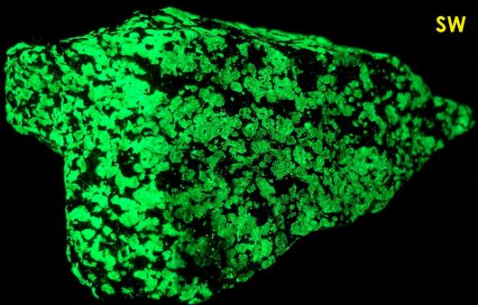 fluorescent WILLEMITE, red ZINCITE, black FRANKLINITE - Franklin Mine, Franklin, Franklin Mining District, Sussex County, New Jersey, USA, type locale, gneiss ore