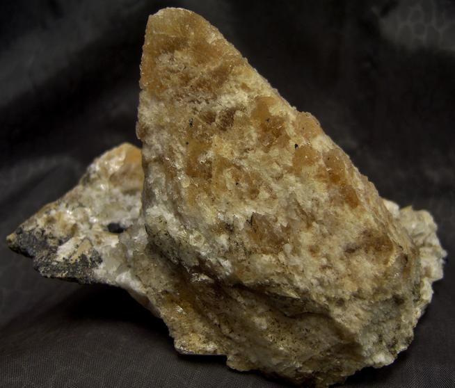 fluorescent calcite, asphaltum, Clay Center, Ottawa County, Ohio, ex Robert Batic, ex Kohnowich