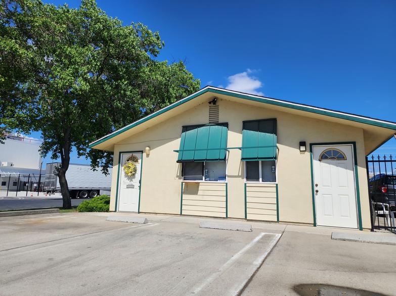 Office for StorMax Self Storage Units Hanford Ca 93230