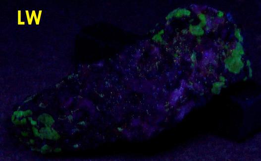 fluorescing sw lw willemite ZINCITE FRANKLINITE Sterling Hill, Sterling Hill, ogdensburg New Jersey