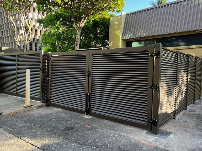 Island Style Gates, Aluminum gates Hawaii, Driveway gate Honolulu, Privacy Gates Oahu, Custom Gates Oahu, Automatic Gates Hawaii, modern aluminum driveway gates