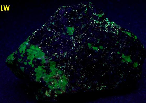 fluorescent WILLEMITE, HYDROZINCITE, CALCITE, FRANKLINITE and ZINCITE - Sterling Mine, Sterling Hill, Ogdensburg, Franklin Mining District, Sussex County, New Jersey, USA – Franklinite and Zincite type locality