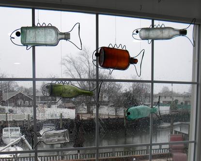 How to make DIY Hanging Bottle Fish Art from any old bottle and some wire. Great nautical decore antique bottle display. www.DIYeasycrafts.com