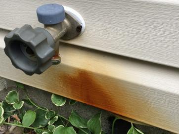 rust stain on vinyl siding