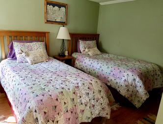 picture of two twin beds