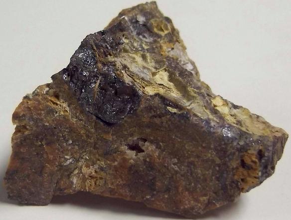 MAGNETITE, SERPENTINE, QUARTZ, CHALCEDONY - Red Pit Mine, Fulton Township, State Line Chromite District, Lancaster County, Pennsylvania, USA