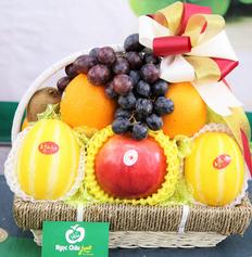 Giỏ hoa quả nhập khẩu tại Lạc Long Quân