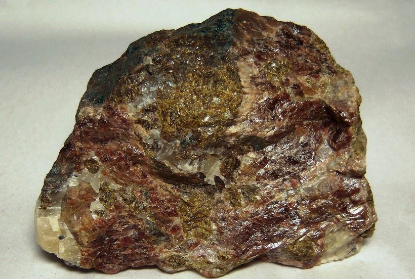 grape WILLEMITE, blue FLUORAPATITE, ANDRADITE, CALCIT, DIOPSIDE schefferite - Franklin Mine, Franklin, Franklin Mining District, Sussex County, New Jersey, USA - ex Rutgers Geology Museum - for sale