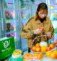 Giỏ hoa quả nhập khẩu đi thắp hương đám giỗ tại Hà Nội