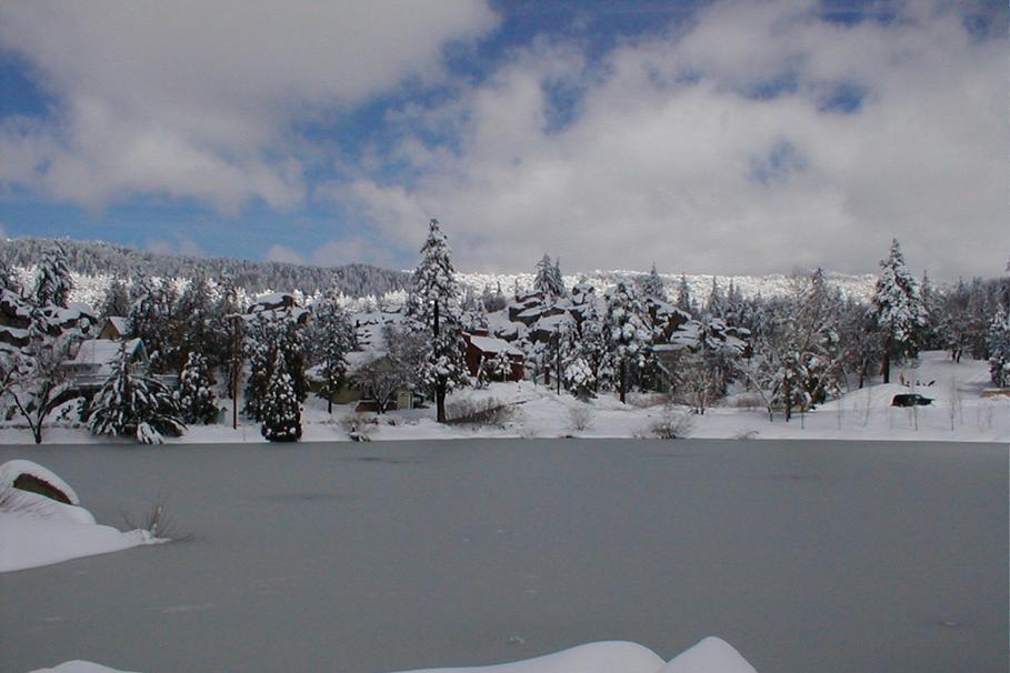 <img alt="Arrowbear Lake in the snow src="...">