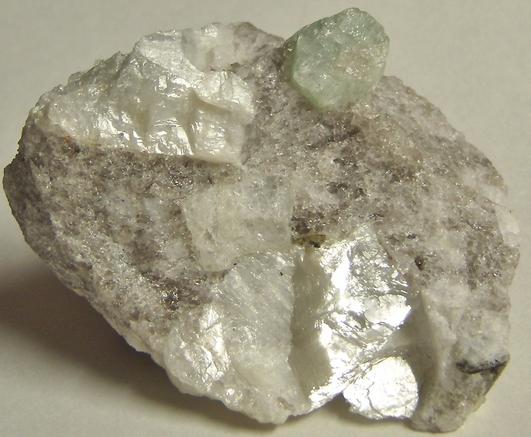 Beryl Aquamarine, Albite Oligoclase, Smoky Quartz, Muscovite, Fluorapatite, Garnet, fluorescent - Case Quarries, Portland, Middlesex County, Connecticut, USA