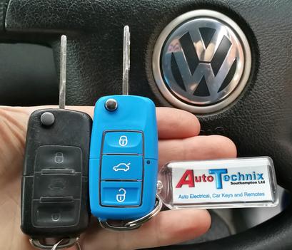 VW T5 van flip key in blue
