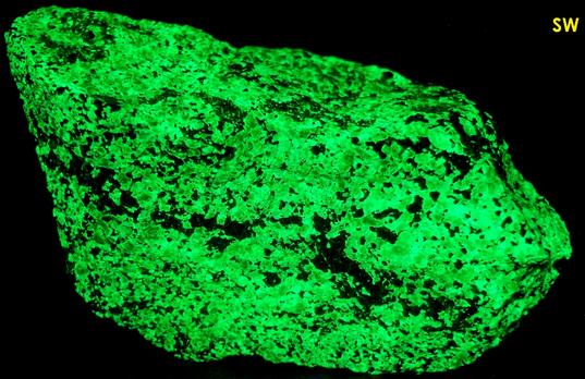 fluorescent WILLEMITE with FRANKLINITE - Franklin Mine, Franklin, Franklin Mining District, Sussex County, New Jersey, USA