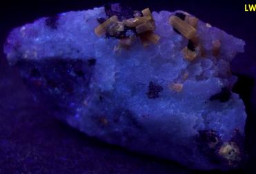 fluorescent PYROMORPHITE, Sphalerite, Pyrite, Quartz, Pcheloyad Mine (Pchelojad; Ptchelojad; Pcheloiad), Momchilgrad Obshtina, Kardzhali Oblast (Kurdzhali; Kărdžali; Kurdjali), Bulgaria