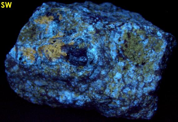 fluorescent DIOPSIDE, PHLOGOPITE, PYRITE, CALCITE - Edwards, Balmat-Edwards Zinc District, St. Lawrence County, New York, USA