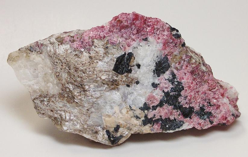 Fluorescent Agrellite & Thorite Kipawa alkaline complex Québec, Canada