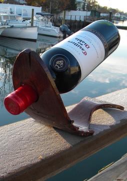 DIY easy Bent Wood Fish Shaped Wine bottle stand. For nautical and beach decore homes. www.DIYeasycrafts.com