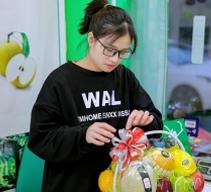 Giỏ quả kèm hoa