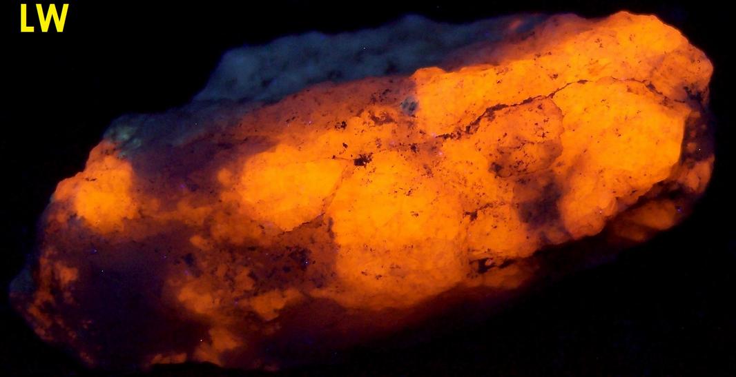 SW and LW fluorescent TUGTUPITE, CHKALOVITE - Taseq Slopes (Tasseq Slopes), Taseq area, Ilimaussaq complex, Narsaq, Kujalleq (Kitaa Province, West Greenland), Greenland, Denmark - ex Tom Pankratz