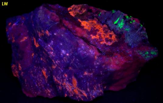 fluorescent SPHALERITE, WILLEMITE, CALCITE, SUSSEXITE, Franklinite, hydrozincite,Sterling Mine, Sterling Hill, Ogdensburg, Franklin Mining District, Sussex County, New Jersey