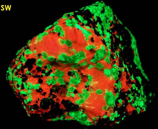 fluorescent Willemite and Calcite, black Franklinite, Franklin Mine, Franklin, Franklin Mining District, Sussex County, New Jersey, USA