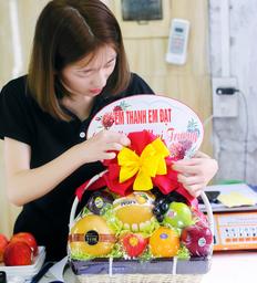 Cách bày giỏ hoa quả nhập khẩu đẹp