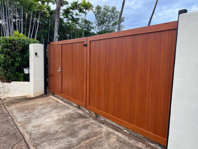 Island Style Gates, Aluminum gates Hawaii, Driveway gate Honolulu, Privacy Gates Oahu, Custom Gates Oahu, Automatic Gates Hawaii, modern aluminum driveway gates