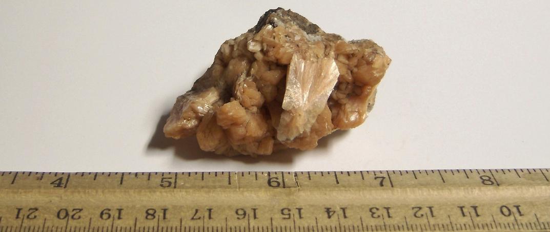 STILBITE, QUARTZ- O & G Woodbury Traprock Quarry (Orenaug Quarry; O & G No. 1 Quarry), Orenaug Hills, Woodbury, Litchfield Co., Connecticut, USA - ex Bill Barrett, ex Karenne Snow