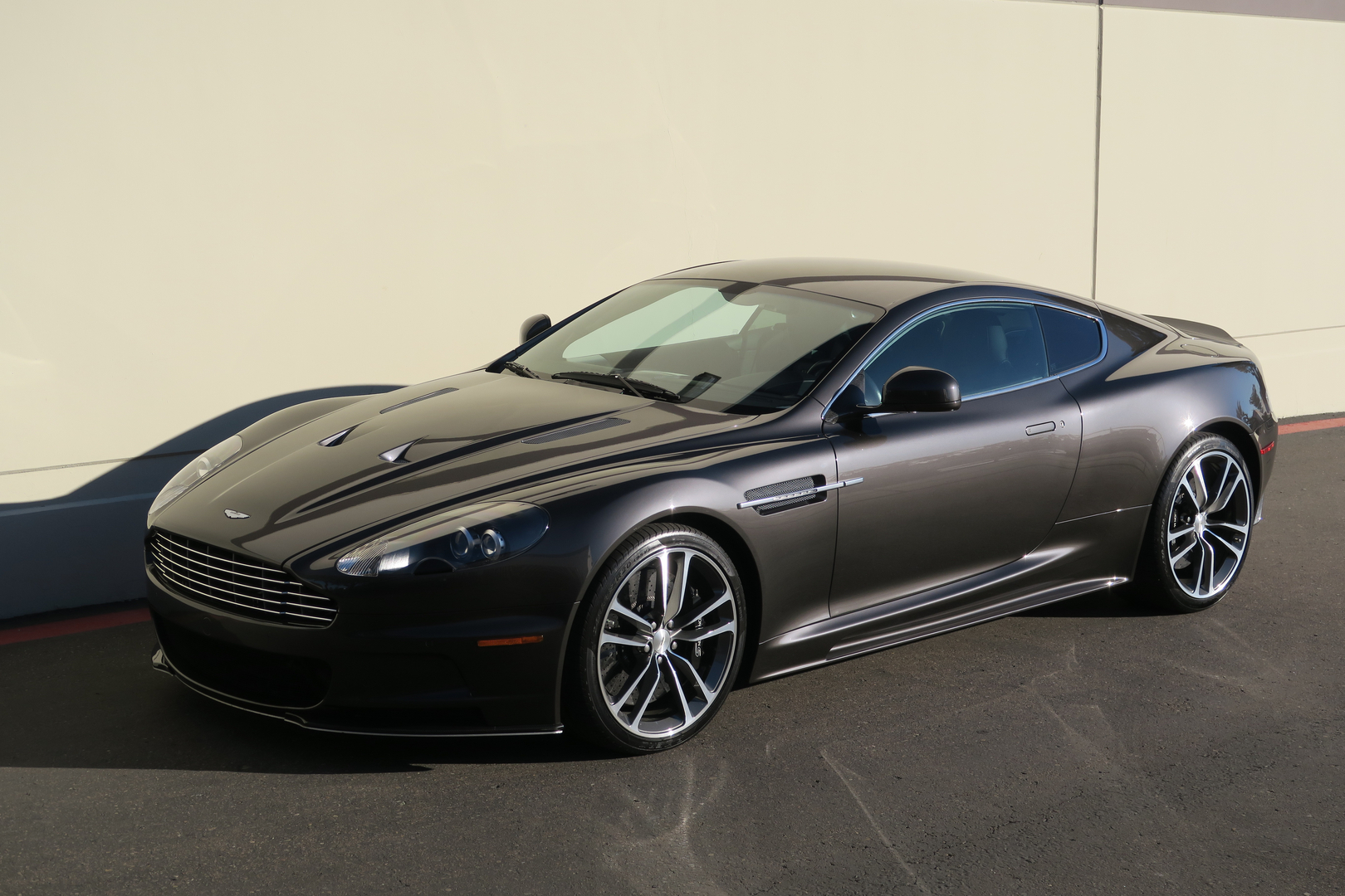 2010 Aston Martin DBS Base's photo