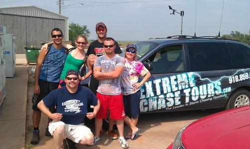 Small tour with tour guests and tour van Extreme Chase Tours