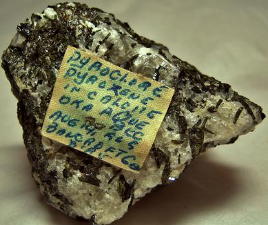 PYROCHLORE, MAGNETITE, Aegirine-Augite, fluorescent Calcite, Oka complex, Oka, Deux-Montagnes RCM, Laurentides, Québec, Canada, ex Adrian Labuz, 1965