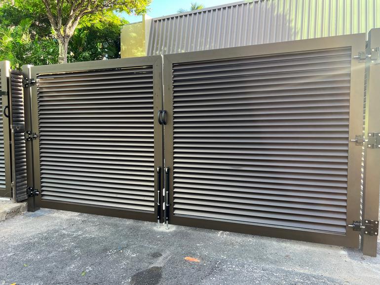 Island Style Gates, Aluminum gates Hawaii, Driveway gate Honolulu, Privacy Gates Oahu, Custom Gates Oahu, Automatic Gates Hawaii, modern aluminum driveway gates