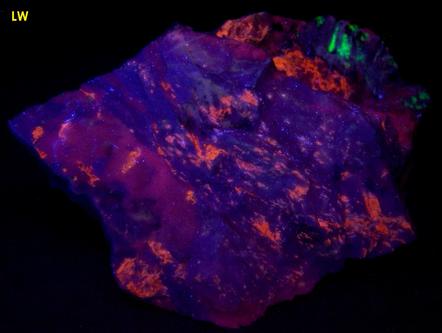 fluorescent SPHALERITE, WILLEMITE, CALCITE, SUSSEXITE, Franklinite, hydrozincite,Sterling Mine, Sterling Hill, Ogdensburg, Franklin Mining District, Sussex County, New Jersey