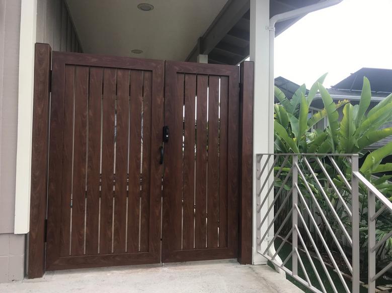 Island Style Gates, Aluminum Gates, Aluminum gates Hawaii, custom aluminum gates , Privacy Gates Oahu, Modern Aluminum Gates