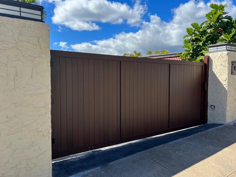 Island Style Gates, Aluminum gates Hawaii, Driveway gate Honolulu, Privacy Gates Oahu, Custom Gates Oahu, Automatic Gates Hawaii, modern aluminum driveway gates