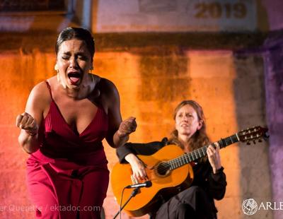 guitar teacher Leah Kruszewski has been teaching and performing for twelve years