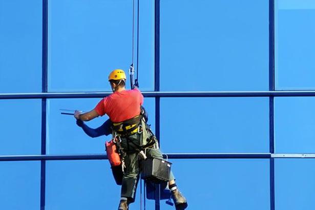 Professional Building Window Cleaning Service in Omaha NE │Price Cleaning Services Omaha