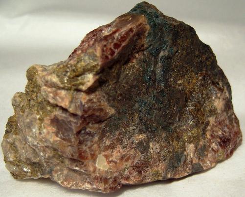 grape WILLEMITE, blue FLUORAPATITE, ANDRADITE, CALCIT, DIOPSIDE schefferite - Franklin Mine, Franklin, Franklin Mining District, Sussex County, New Jersey, USA - ex Rutgers Geology Museum
