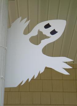 Easy DIY Halloween Ghost Decoration. www.DIYeasycrafts.com